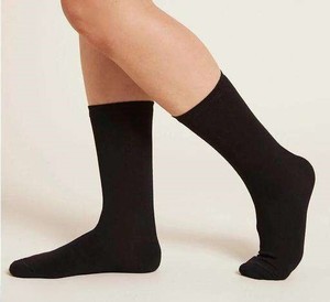 Chaussettes de sport personnalisées en gros, logo personnalisé, fabrication de haute qualité, impression par sublimation, multicolores, antibactériennes, antidérapantes - Product Image 2
