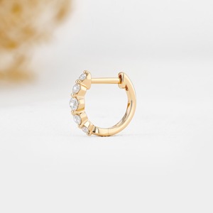 Pendiente de aro individual de oro de 14k con diamante, diseño de diamante graduado, aro pequeño de oro, joyería minimalista para piercing, pendiente individual. - Product Image 5