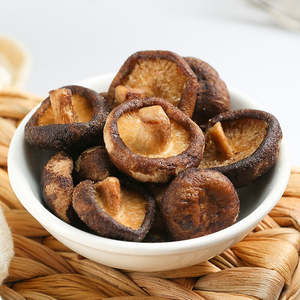 Chips de champignons Shiitake croustillantes 65g 225g Fournisseur de collations Shiitake croquantes naturelles Vietnam - Product Image 1