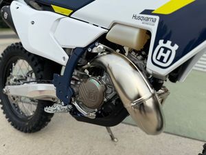 Disponible dès maintenant : Nouvelles motos Enduro TE 150 2025 en stock - Product Image 4