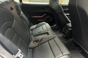 Voiture d'occasion propre à faible kilométrage, <span class=keywords><strong>Porsche</strong></span> <span class=keywords><strong>Taycan</strong></span> <span class=keywords><strong>4S</strong></span> berline 2022, livraison mondiale - Product Image 3