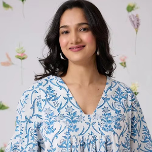 ชุดเดรสผ้าฝ้ายแบบลำลองสำหรับฤดูร้อนทำด้วยมือชุดเดรสขนาดเล็กเอวธรรมชาติพิมพ์ลายบล็อกทำด้วยมือดีไซน์ที่ยั่งยืนทำด้วยมือในอินเดีย - Product Image 1