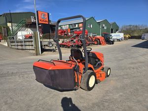 Tondeuse autoportée Kubota GR2120 d'occasion en bon état - Product Image 4