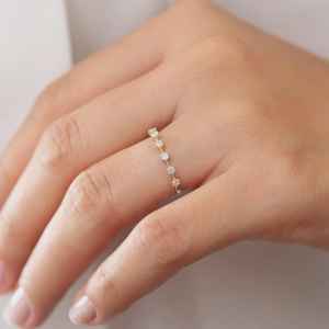 แหวนเพชรทรงกลมแบบมินิมอล แหวนแต่งงานแบบซ้อนกันได้ แหวนครึ่งวง แหวนคู่ ทองคำแท้ 9K เครื่องประดับสำหรับทุกเพศ ของขวัญ - Product Image 5