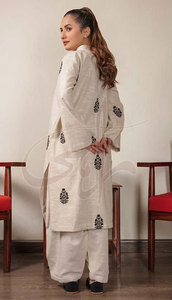 Vente chaude, fabriqué au Pakistan, costumes formels d'hiver pour femmes sur mesure, haute qualité, écologiques, élégants - Product Image 4