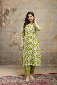 Ensemble Kurta imprimé à la main de haute qualité pour femmes vêtements de mariage à l'Inde Readymade Silk Kurta avec broderie - Product Image 4
