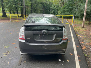 NEATLY UTILISÉ 2009 À-y-o-ta P-rius FWD - Product Image 5