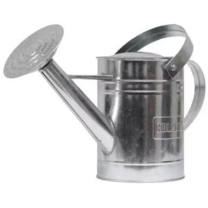 Regadera de plantas en maceta en su patio o balcón dándoles la hidratación que necesitan para florecer lata de agua de metal - Product Image 6