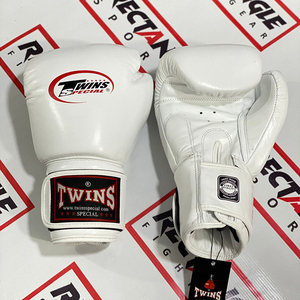Gants de boxe sur mesure professionnels pour jumeaux, équipement de combat de haute qualité, gants de sparring de Muay Thai par Rectangle Sports - Product Image 6