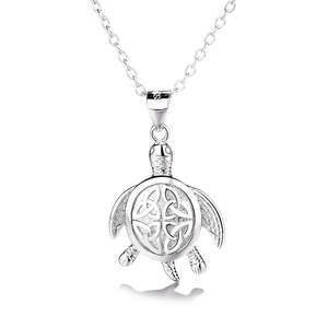 Collana con Ciondolo Tartaruga Celtica in Oro Rosa, Argento Sterling, Charm Religioso, Placcatura in Rodio Platino, Materiale Principale, Motivo Numerico - Product Image 1