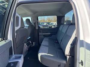 Ford F-150 Lightning XLT Super Crew AWD 2024, Vehículo Eléctrico con Autonomía de 601-700 km, Batería de 110 kWh, Potencia de 400 CV, Asientos de Cuero - Product Image 5