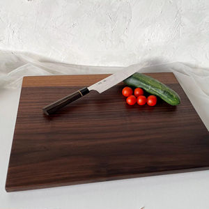 Planche à découper en noyer australien fabriquée à la main, planche de préparation et de service en bois massif, sans danger pour les aliments, conçue avec une riche veine naturelle - Product Image 1