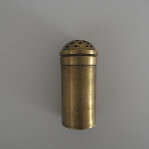 Élégant moulin à sel et à poivre en laiton avec finition argent antique Artisan conçu pour les intérieurs de salle à manger décoratifs - Product Image 1