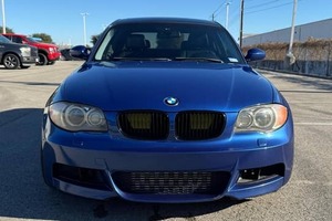 BMW 135i Coupé 2024 d'occasion, conduite à gauche, intérieur foncé, pneus R15, sièges en cuir, moteur turbo, ThrillingDrive, à vendre - Product Image 2