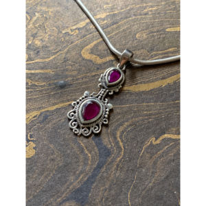 Pendentif rubis taille émeraude de créateur avec sertissage clos, breloque religieuse en or rose avec placage rhodium, matériau platine - Product Image 1