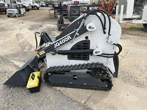 Minicargadora Compacta JQ Power JQ400R con Motor Cummins de Alta Eficiencia y Bomba de Motor con 4 Años de Garantía - Product Image 3