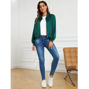 Chaqueta universitaria de satén de primera calidad para mujer, bombardero de manga larga con bolsillos personalizados, forro de nailon acolchado y transpirable teñido liso - Product Image 4