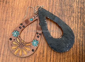 Boucles d'oreilles en cuir repoussé à la main Boucles d'oreilles turquoise en cuir peint à la main Femmes occidentales Bijoux en cuir véritable marron faits à la main - Product Image 5