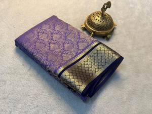 Hermoso Sari brocado de seda con zari tejido por todo el sari - Product Image 4