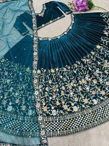 Robe indienne Lehenga Choli pour mariage et vêtements de maison Mesdames Lehenga Choli Disponible au prix de gros - Product Image 2