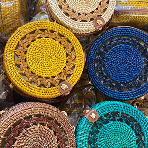 Bolsa de ratán hecha a mano de Vietnam tejida con paja duradera, perfecta para vacaciones en la playa, trajes bohemios y transporte diario - Product Image 1