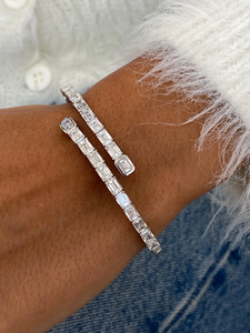 Elegante IGI Certified Emerald Cut VVS Lab Grown Diamond 14K Pulsera de oro sólido Joyería de moda de gama alta para mujeres de la India - Product Image 6
