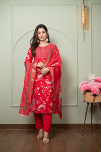 Elegante Kurta Recta de Rayón para Mujer, Conjunto de Kurta con Estampado Floral y Dupatta para Bodas y Uso Casual - Product Image 5