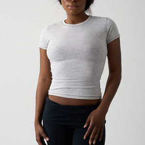 T-shirt d'été léger et extensible à séchage rapide pour femmes en jersey de coton à col rond avec options personnalisables - Product Image 1