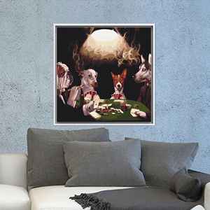 Toile imprimée avec des chiens modernes jouant au poker pour la décoration de la salle de jeux, encadrée de blanc - Product Image 1