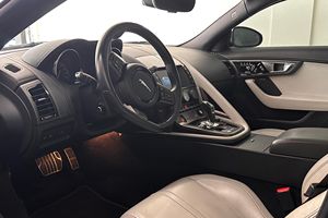 F-Type S Coupé Usado, Motor V6 Supercargado de 380 hp - Product Image 3