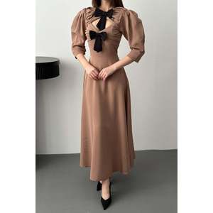 Vestido largo color camel con abertura frontal y detalle de lazo - Camel - Product Image 4