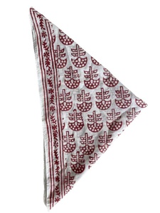 Pañuelo Cuadrado Hecho a Mano - 100% Algodón, Diseño Pintado a Mano, Pañuelo Multifuncional y Accesorio para el Cabello, Hecho en Rajasthan - Product Image 3