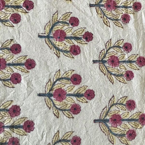 Tela de Algodón Estampada a Mano con Diseño Floral Pequeño de Botas |   Textil Étnico Indio Rosa y Amarillo - Product Image 3