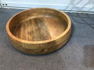 Bol rond en bois naturel utilisé pour servir des plats au déjeuner et au dîner, fabriqué en bois de qualité supérieure - Product Image 2