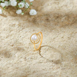 แหวนมุกมูนออร่าสีทอง-แหวนมุกสุดหรูสำหรับผู้หญิง - Product Image 1