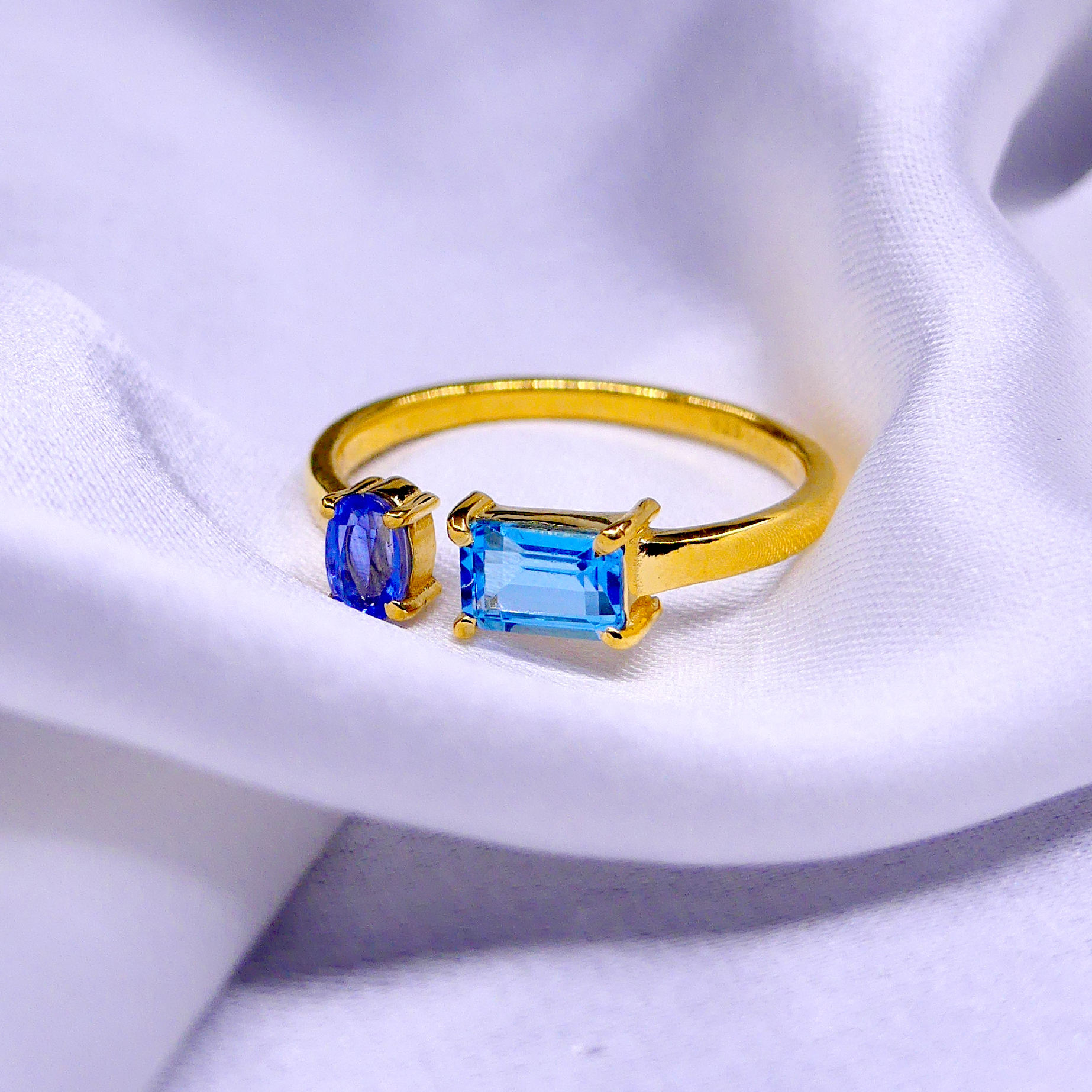 สีเหลือง