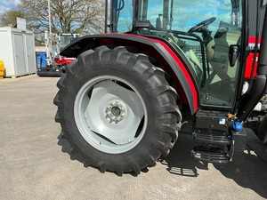Tractor Agrícola 4x4 con Transmisión por Engranajes, Tractor Utilitario Agrícola con Cabina Roja para Trabajo de Campo - Product Image 5