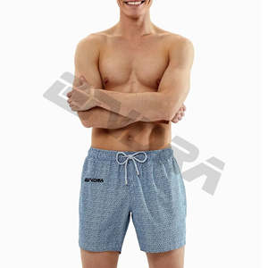 Transition fluide du sable à la mer avec notre short de bain taille haute pour femme-Le mélange parfait d'un design avant-gardiste - Product Image 2