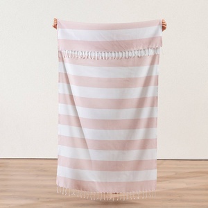 ผ้าขนหนูชายหาดคาบาน่า ตุรกี ลายบล็อกสไตรป์ ขนาด 33x66 นิ้ว - Product Image 1