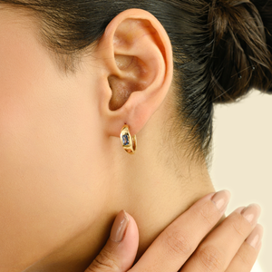 Pendientes de Aro Huggie Unisex Elegantes de Primera Calidad con Piedra Preciosa de Zafiro Azul Natural en Oro Amarillo de 14K, Joyería Fina - Product Image 4