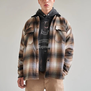 เสื้อเชิ้ตผ้าสักหลาดแขนยาวสำหรับผู้ชายเสื้อผ้าลำลอง100% ลายสก็อตมีกระดุมดีไซน์คลาสสิกสำหรับฤดูหนาวผลิต OEM - Product Image 2