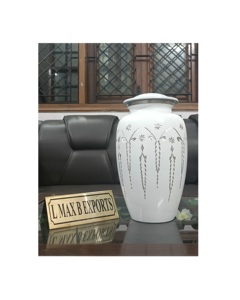 อลูมิเนียมโกศโลหะสไตล์วินเทจสำหรับขี้เถ้าของมนุษย์ที่มีเอกลักษณ์ซื้อจากผู้ส่งออกอินเดียสำหรับผู้ใหญ่ - Product Image 4