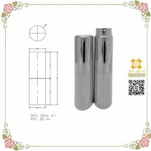 Bouteille de parfum Aquamarine Iridescent 110ml avec design élégant et vaporisateur à bouchon à vis - Product Image 6