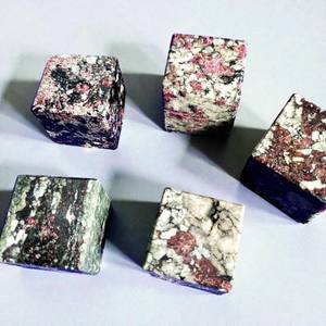Cubo Eudialyte de calidad superior, piedra preciosa de cristal de ágata bellamente tallada DE LA India grabada con tema de amor, Exportación exquisita - Product Image 1