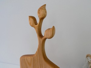 Handmade Leaf <b>Shape</b> Wooden Chopping Board with Handle Ideal for Restaurants Cafes Special Occasions and Gifting From India - Product Image 5