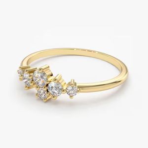 Bague en Moissanite Ronde de 1 Carat avec Grappe - Product Image 4
