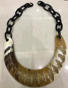 เครื่องประดับแฟชั่นสำหรับผู้หญิงสร้อยคอฮอร์นขาวดำขัดเงางานฝีมือจากธรรมชาติสไตล์สัตว์ - Product Image 3