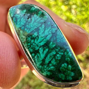 Bague en argent sterling avec pierre précieuse verte malachite fleurie taille 9, bijoux bohèmes pour mariage et fête, unisexe - Product Image 1