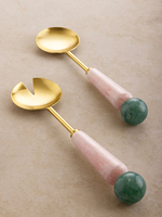 Ensemble de cuillères et fourchettes à salade en laiton au design unique Poignées en résine rose et verte Outils de service écologiques pour les fêtes, les cadeaux et les repas