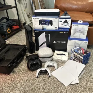 Consola PS5 Pro con Unidad de Disco Externa, 15 Juegos Gratis, Dos Controles y Auriculares VR - Product Image 1